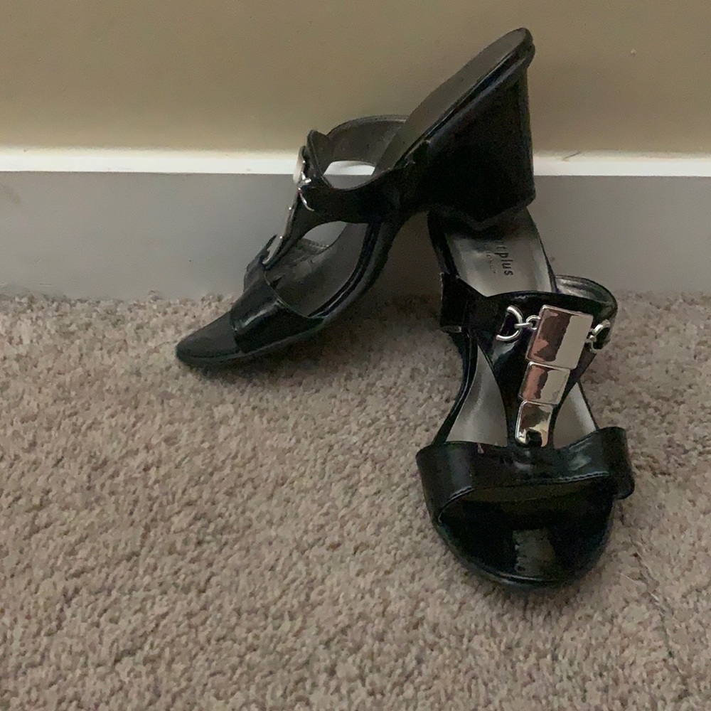 Black Comfort Plus heels sandals 6.5 slip on